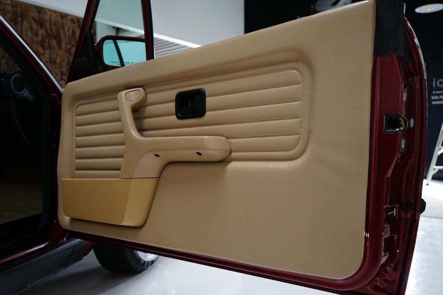 Детали интерьера BMW 325i Convertible (Calypso Red) 1990 года  (фото 117 из 190)